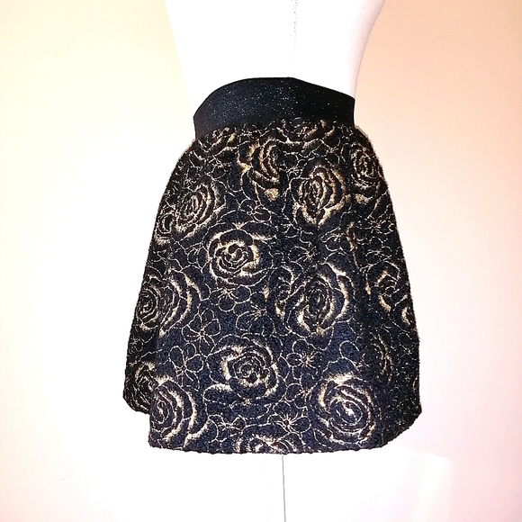 Black Golden flower Skirt - Picture 2 of 2